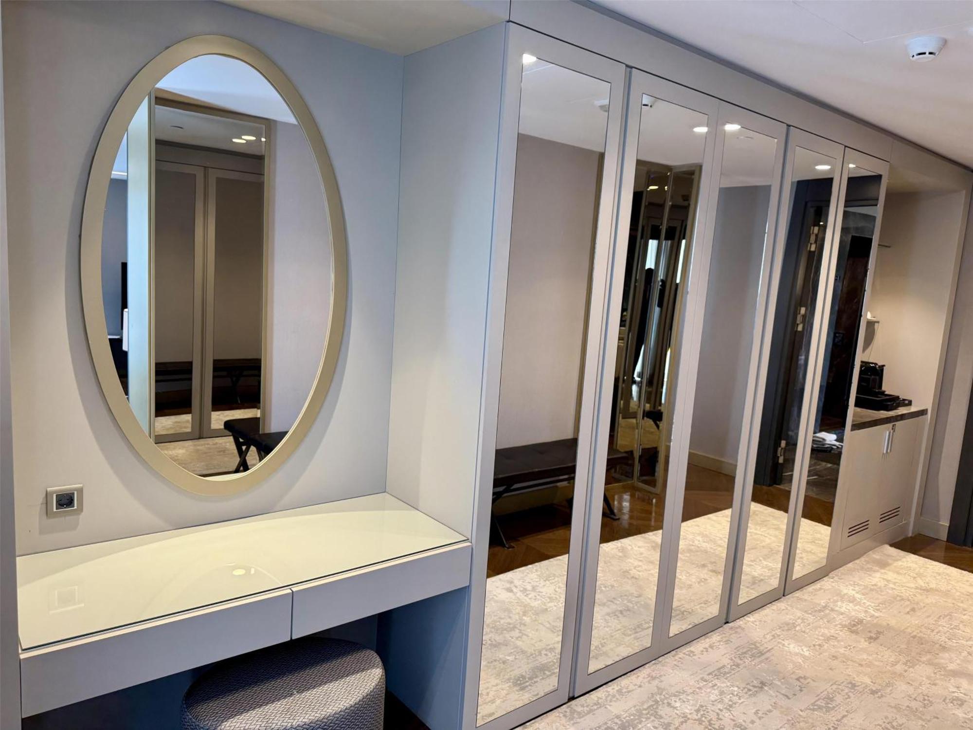 Radisson Blu Hotel & Conference Center, Найамей Екстериор снимка